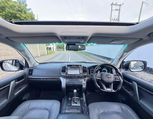 Toyota Land Cruiser 2014 White