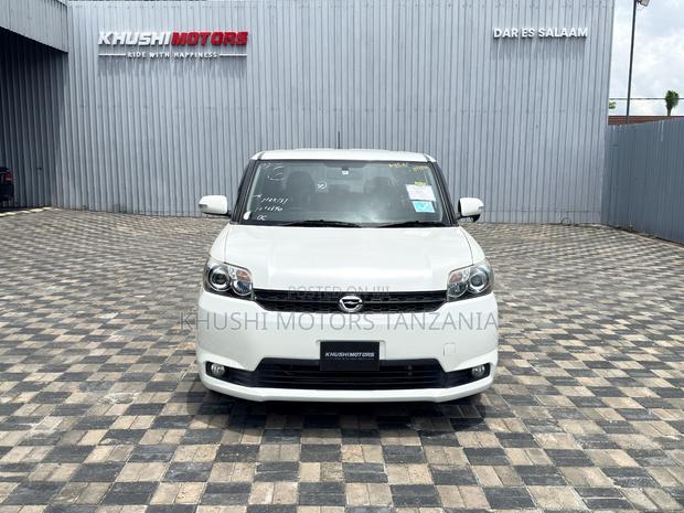 Toyota Corolla Rumion 2011 Pearl