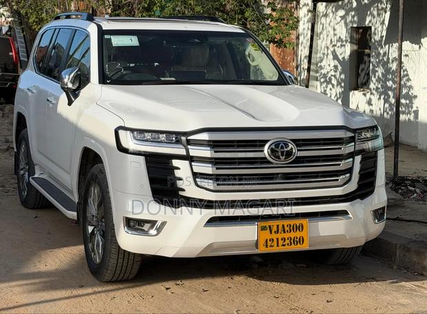 New Toyota Land Cruiser LC300 2025 White