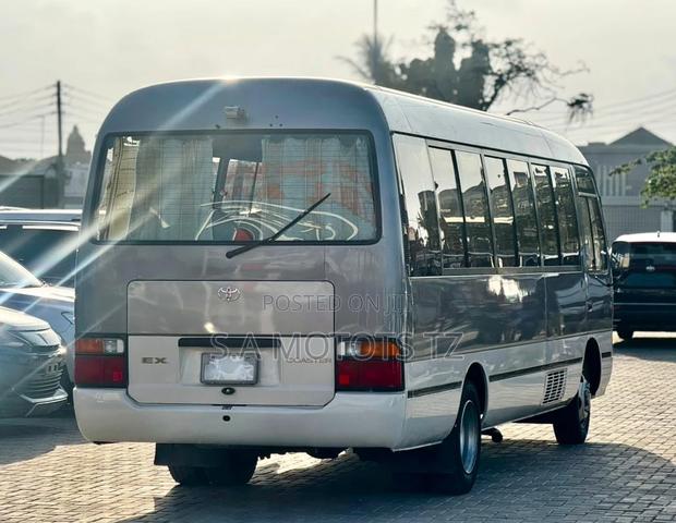 Toyota Coaster 1994 Gray