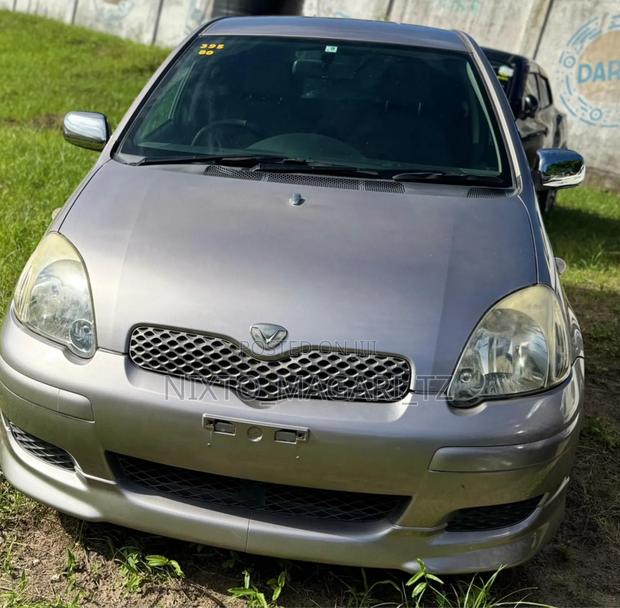 Toyota Vitz 2005 Silver