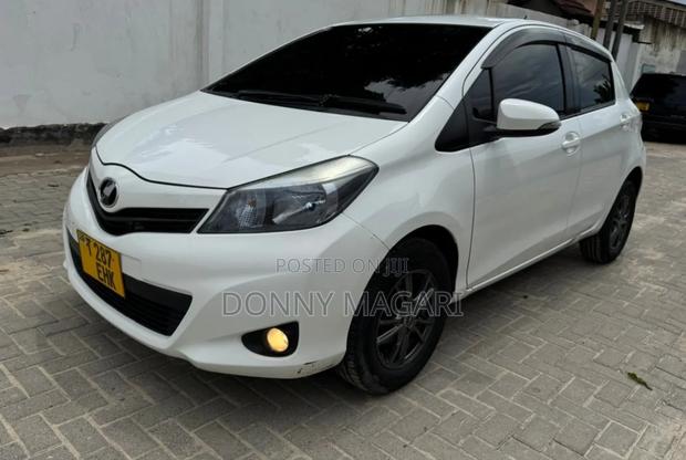 Toyota Vitz 2012 White