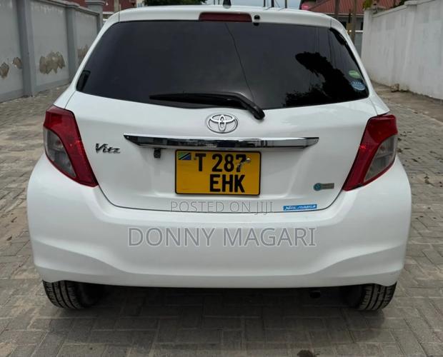 Toyota Vitz 2012 White