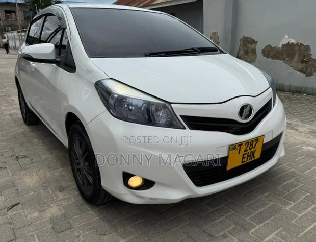 Toyota Vitz 2012 White