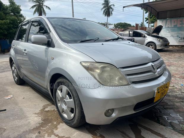 Toyota IST 2005 Silver