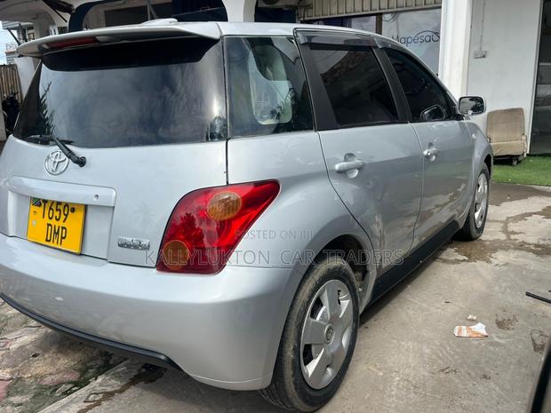 Toyota IST 2005 Silver