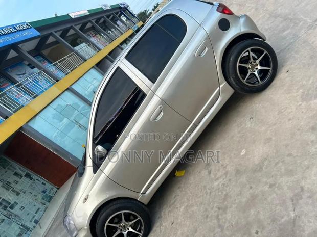 Toyota Vitz 2004 Silver