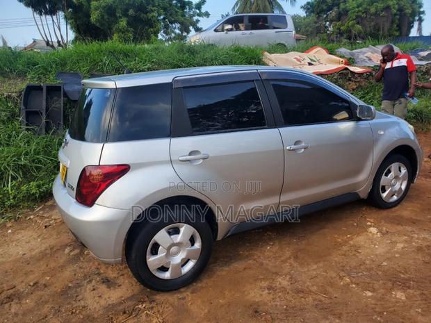 Toyota IST 2005 Silver