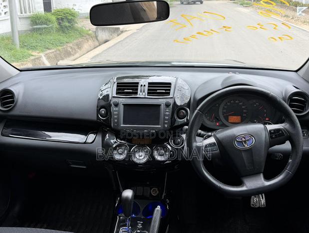 Toyota Vanguard 2011 Blue