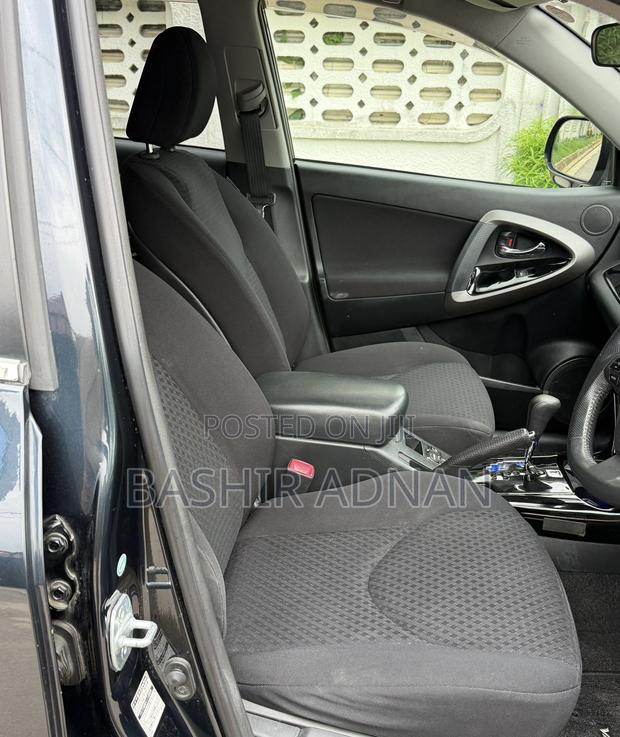 Toyota Vanguard 2011 Blue