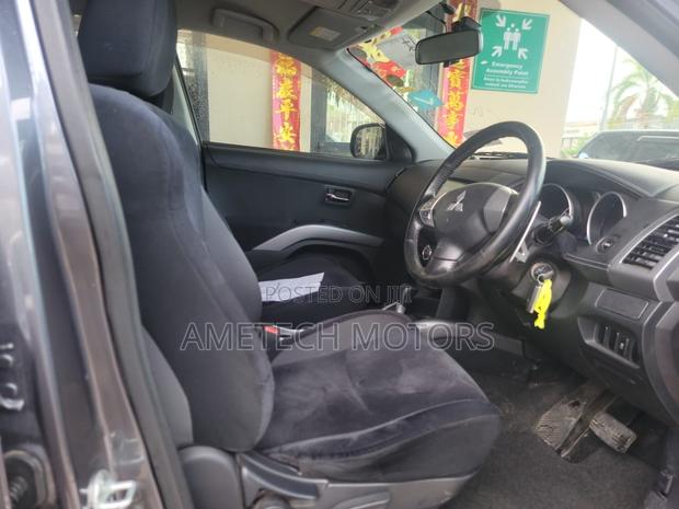 Mitsubishi Outlander 2010 Gray