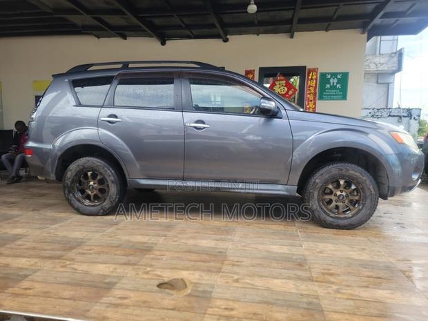 Mitsubishi Outlander 2010 Gray