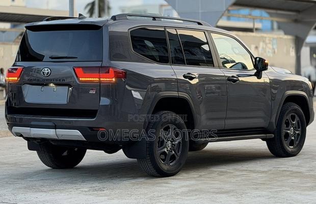 Toyota Land Cruiser 2024 Black