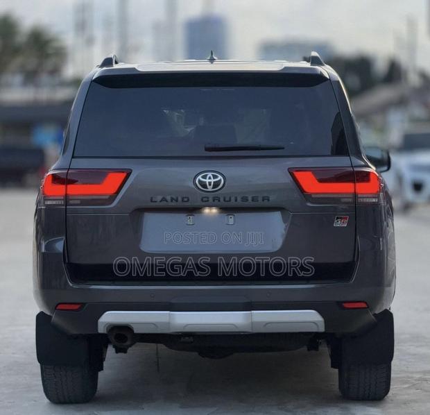 Toyota Land Cruiser 2024 Black