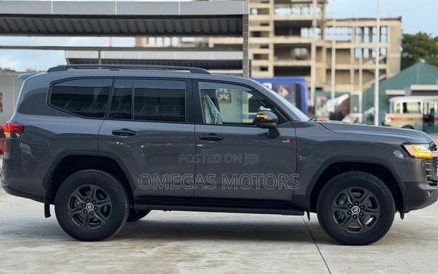 Toyota Land Cruiser 2024 Black