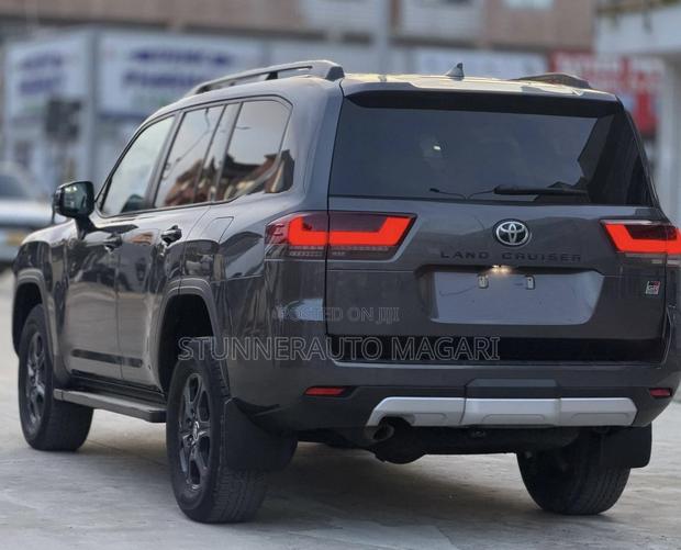 Toyota Land Cruiser 2024 Gray