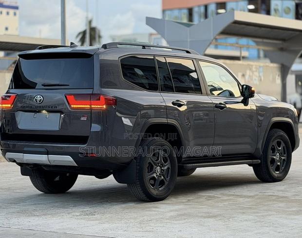 Toyota Land Cruiser 2024 Gray