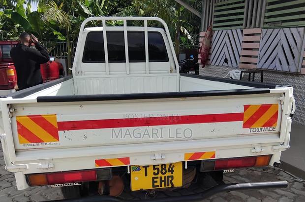 Toyota TownAce 2003 White