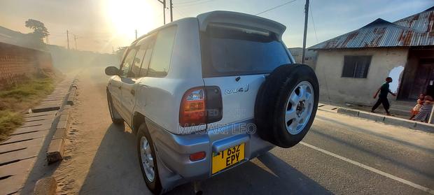 Toyota RAV4 1999 Pearl