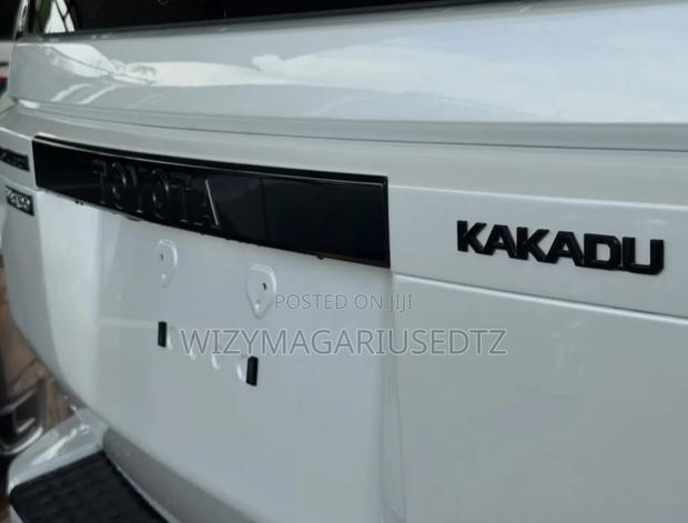 Toyota Land Cruiser Prado 2.8 2024 White