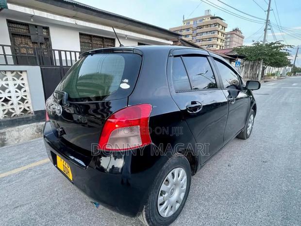 Toyota Vitz 2007 Black