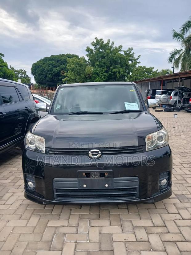 Toyota Corolla Rumion Hatchback 1.8 AWD 2012 Black