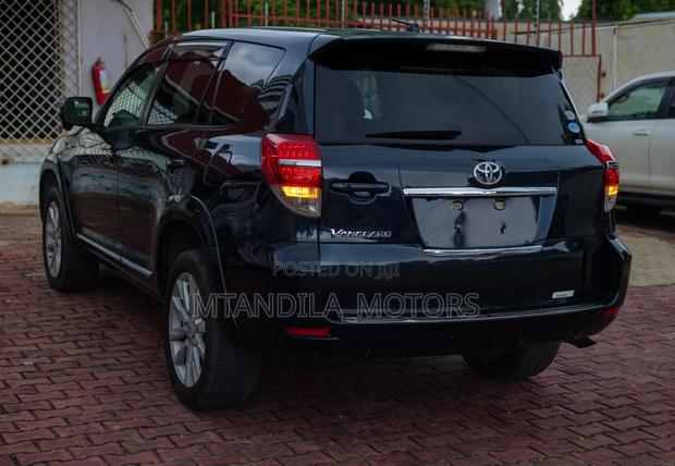 Toyota Vanguard 2012 Black