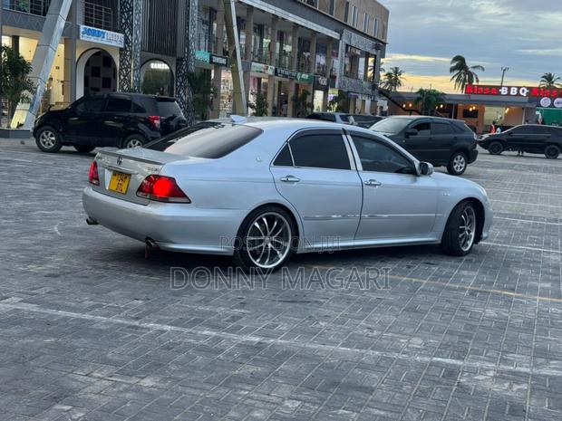 Toyota Crown 2006 Silver