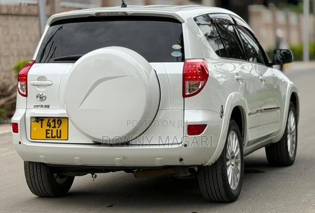 Toyota RAV4 2006 White