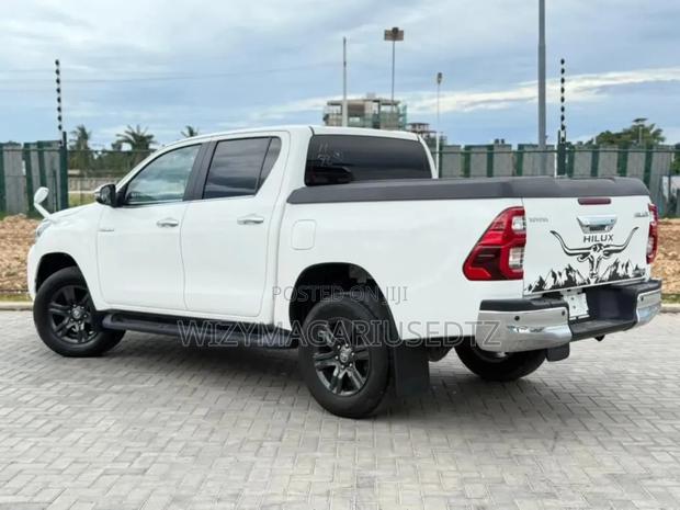 Toyota Hilux 2022 Off white