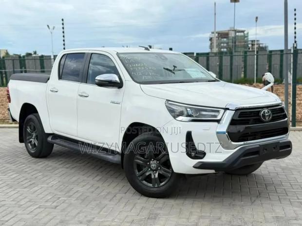 Toyota Hilux 2022 Off white