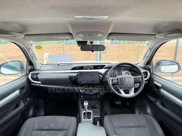 Toyota Hilux 2022 Off white