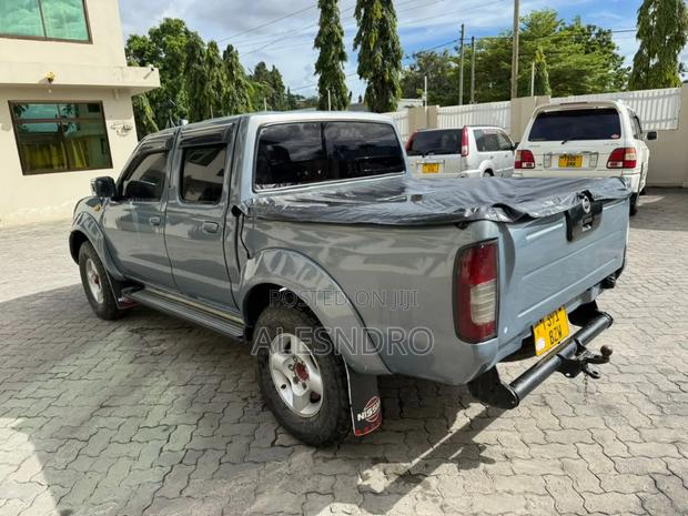 Nissan Hardbody 2000i 2006 Blue