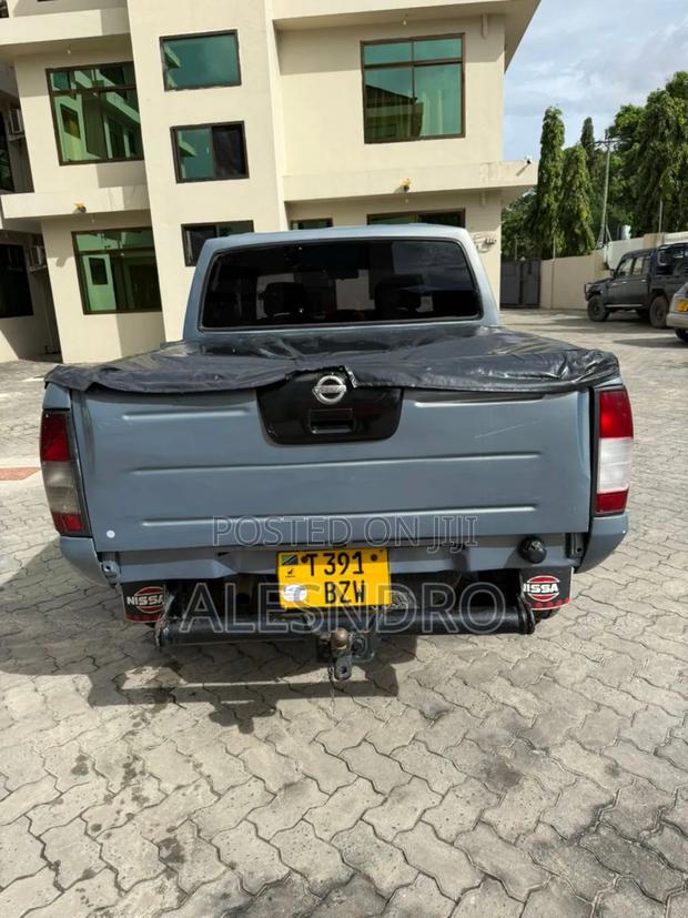 Nissan Hardbody 2000i 2006 Blue