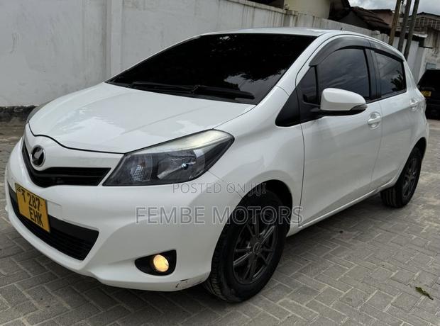 Toyota Vitz 2012 White