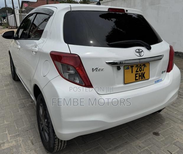 Toyota Vitz 2012 White