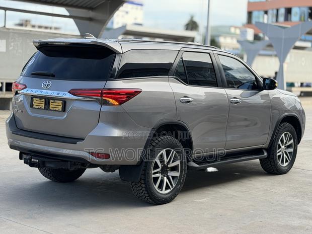 Toyota Fortuner 2.8 D RWD 2018 Silver