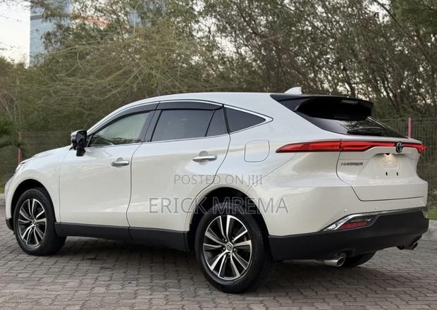 Toyota Harrier 2022 White