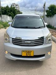 Toyota Noah 2013 Silver for sale