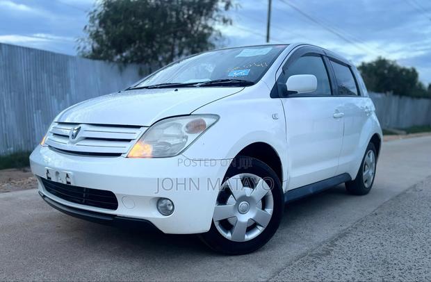 Toyota IST 2003 White