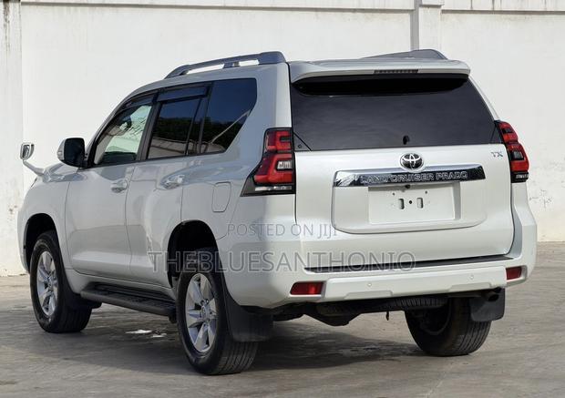 Toyota Land Cruiser Prado 2018 White