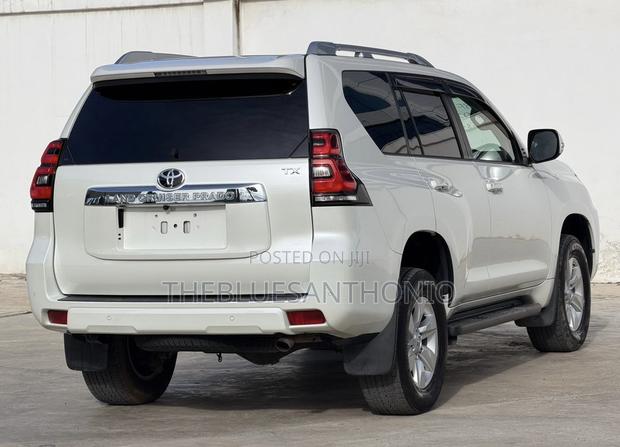 Toyota Land Cruiser Prado 2018 White