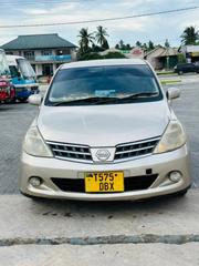 Nissan Tiida 2010 Gold for sale
