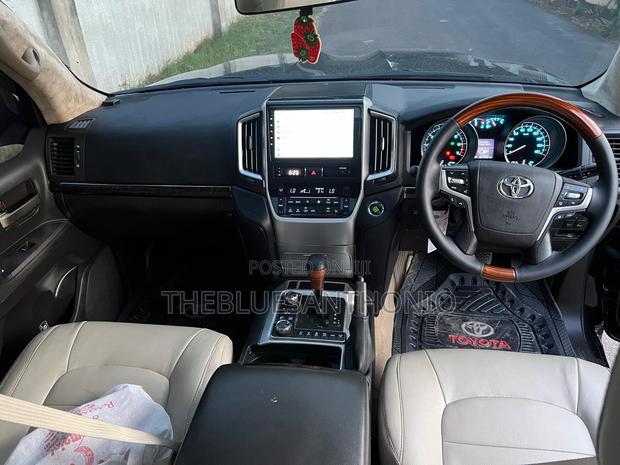 Toyota Land Cruiser 2011 Black
