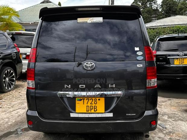 Toyota Noah 2009 Black