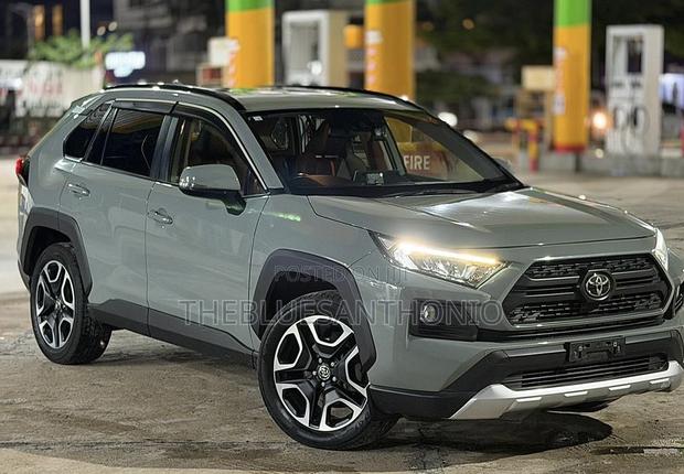 Toyota RAV4 Hybrid 2020 Green