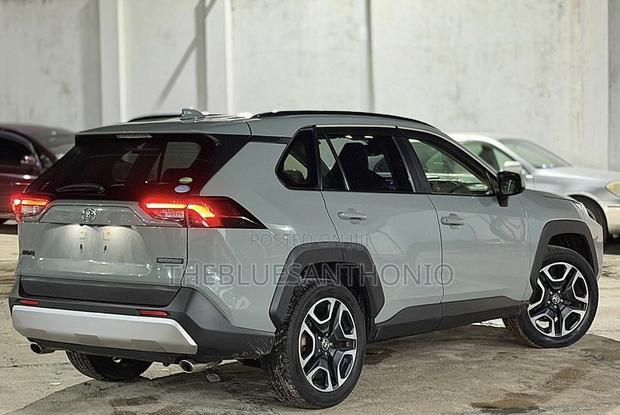 Toyota RAV4 Hybrid 2020 Green