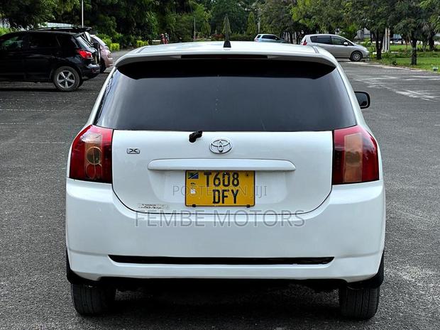 Toyota Corolla RunX 2004 White