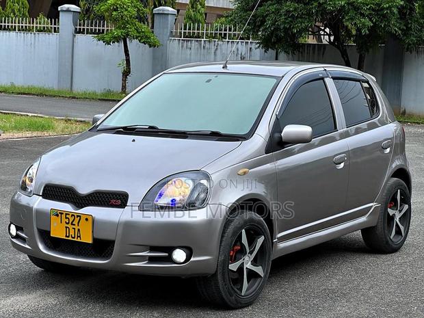 Toyota Vitz 2005 Gray