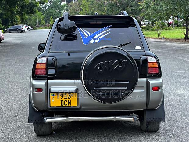 Toyota RAV4 1999 Black
